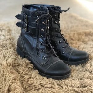 Combat boots